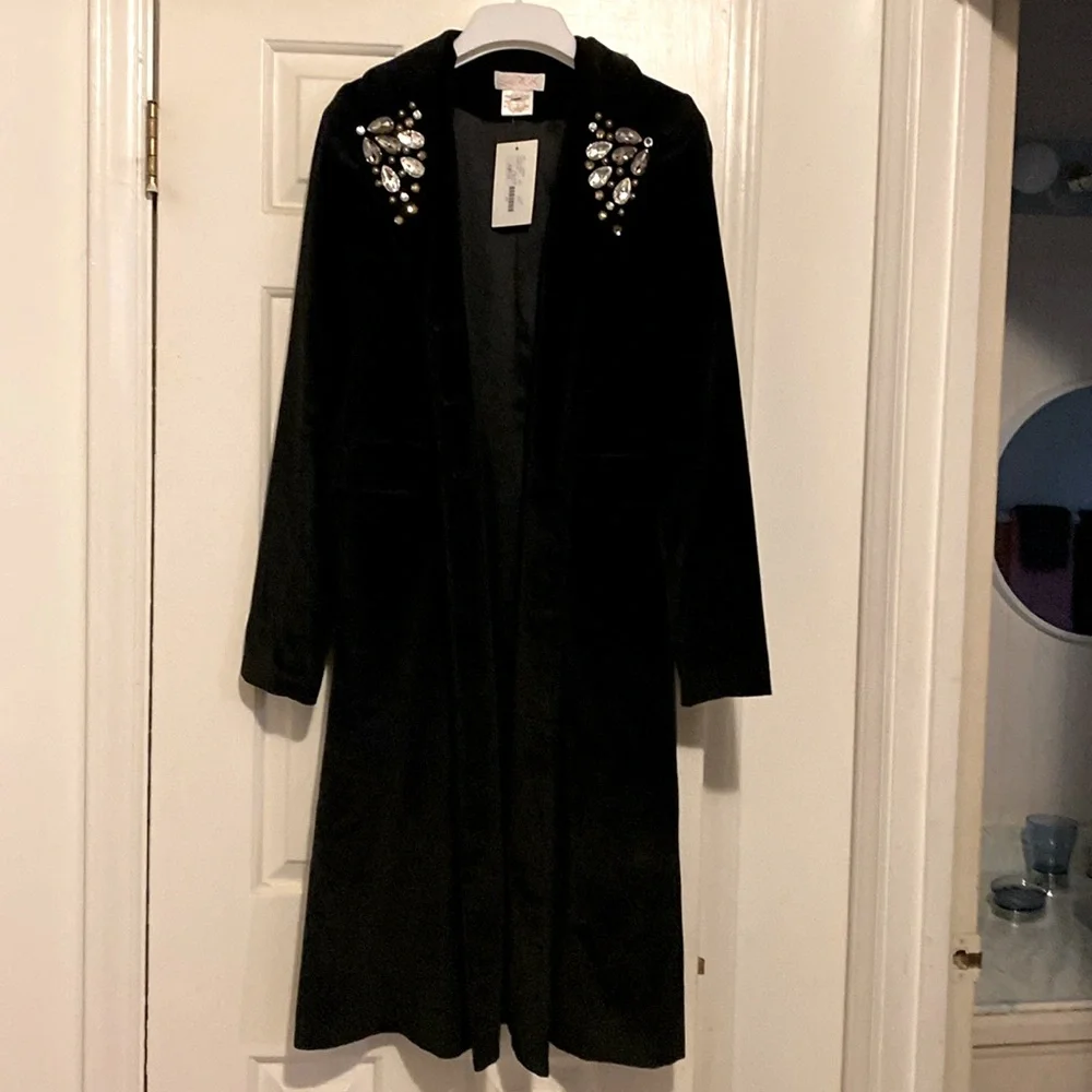 LaRok Black Velvet Jacket with Lapel Encrusted with Jewels. Size Small - Picture 1 of 11